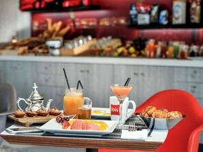 Déjeuner et dîner servis sur place