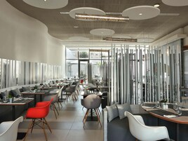 Der serveres frokost, aftensmad og internationale retter