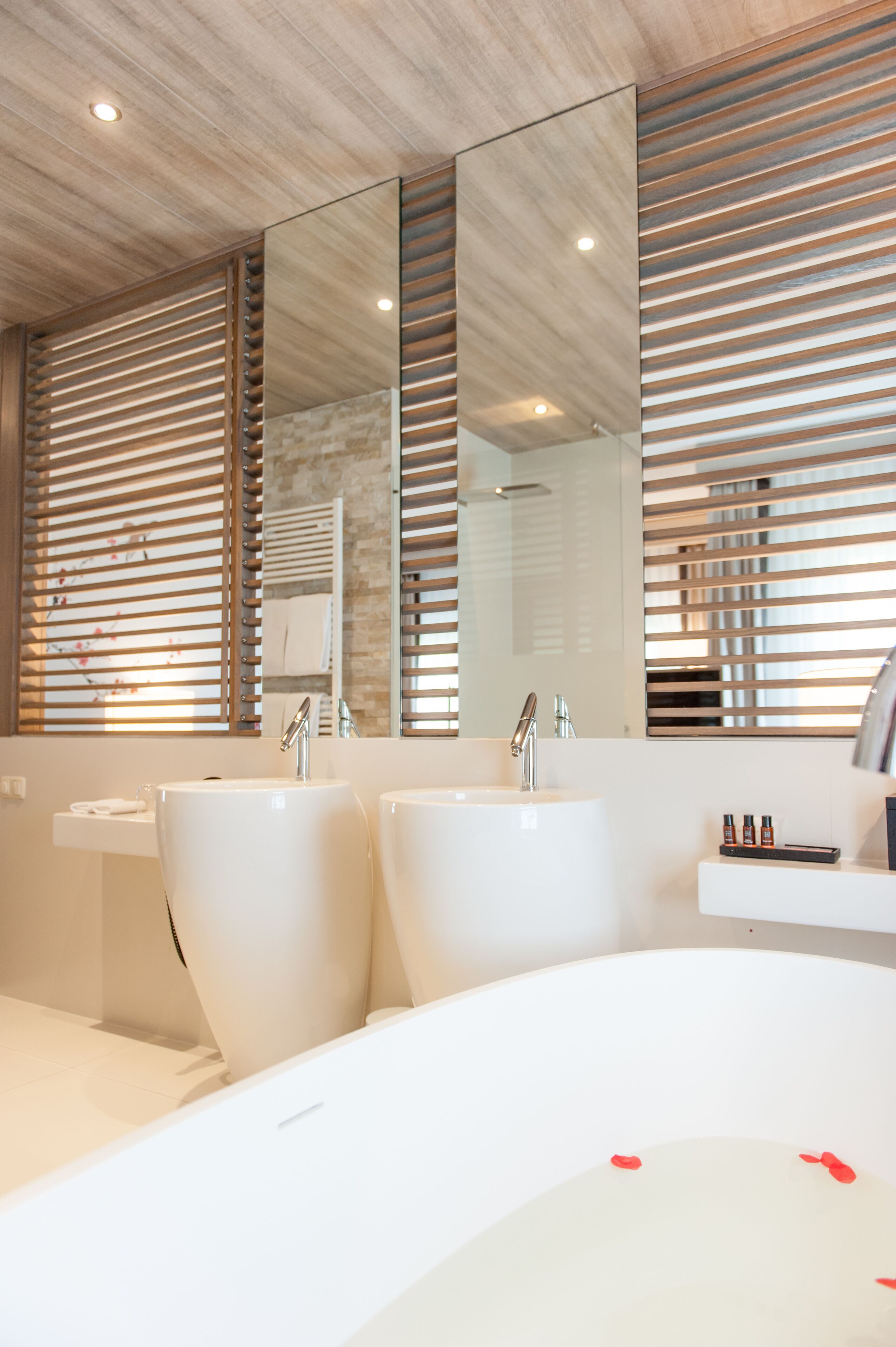 honeymoon double room | bathroom | free toiletries, hair dryer, towels, soap