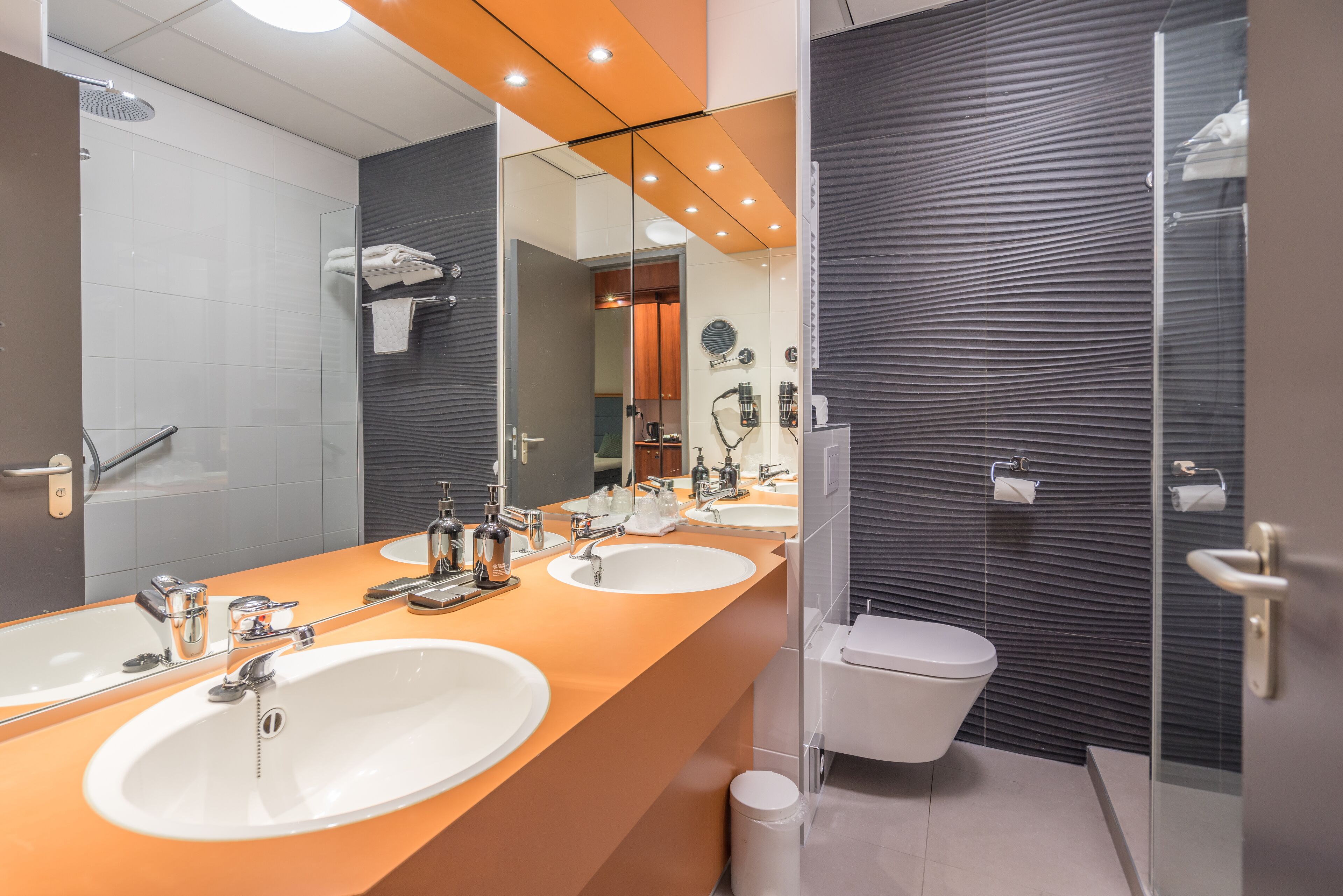 comfort double or twin room | bathroom | free toiletries, hair dryer, towels, soap