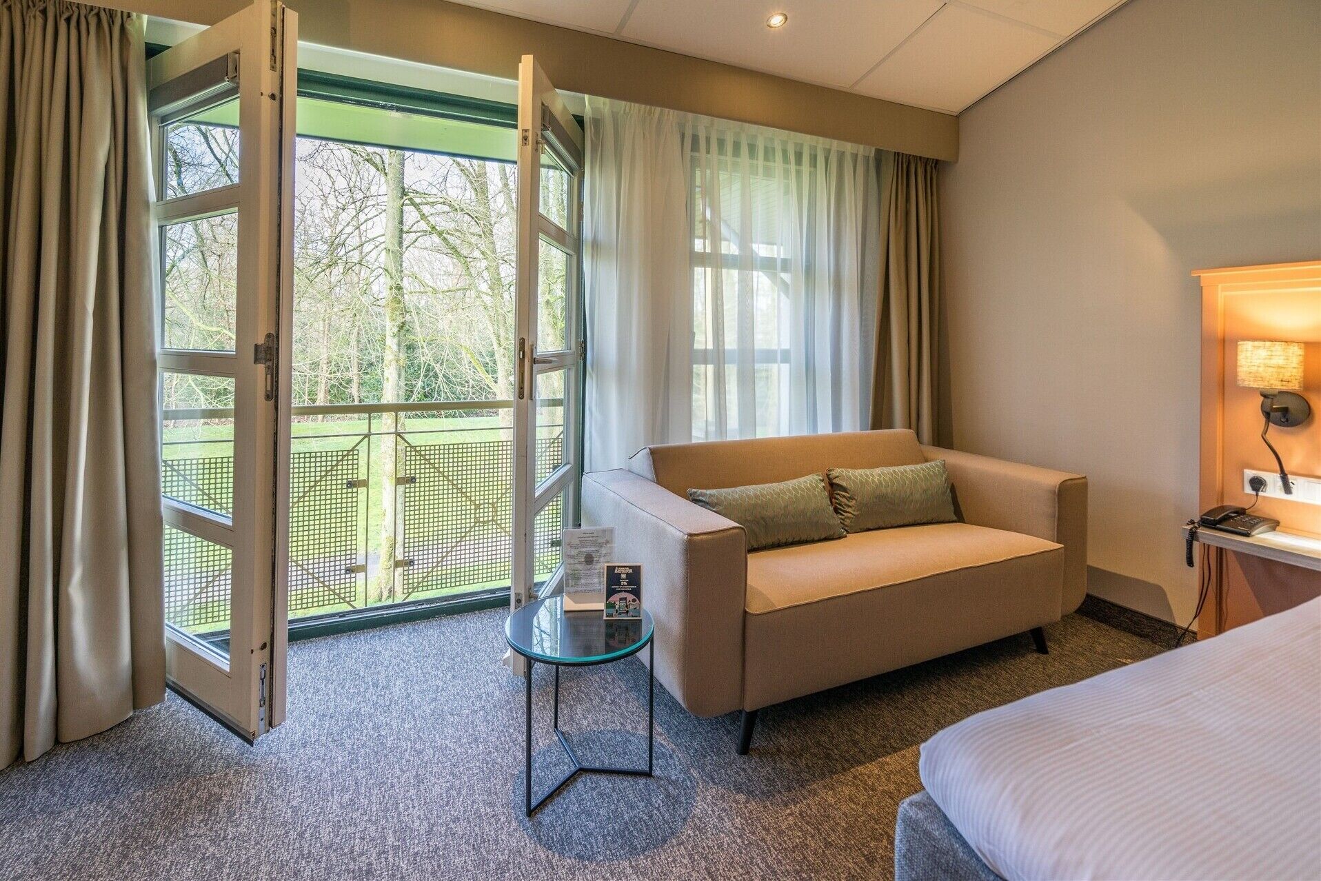 Ropa de cama de alta calidad y minibar 