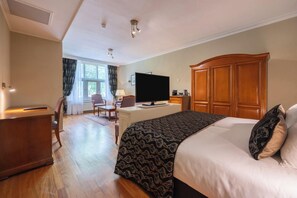 Habitación triple ejecutiva | Ropa de cama hipoalergénica y caja de seguridad en la habitación 