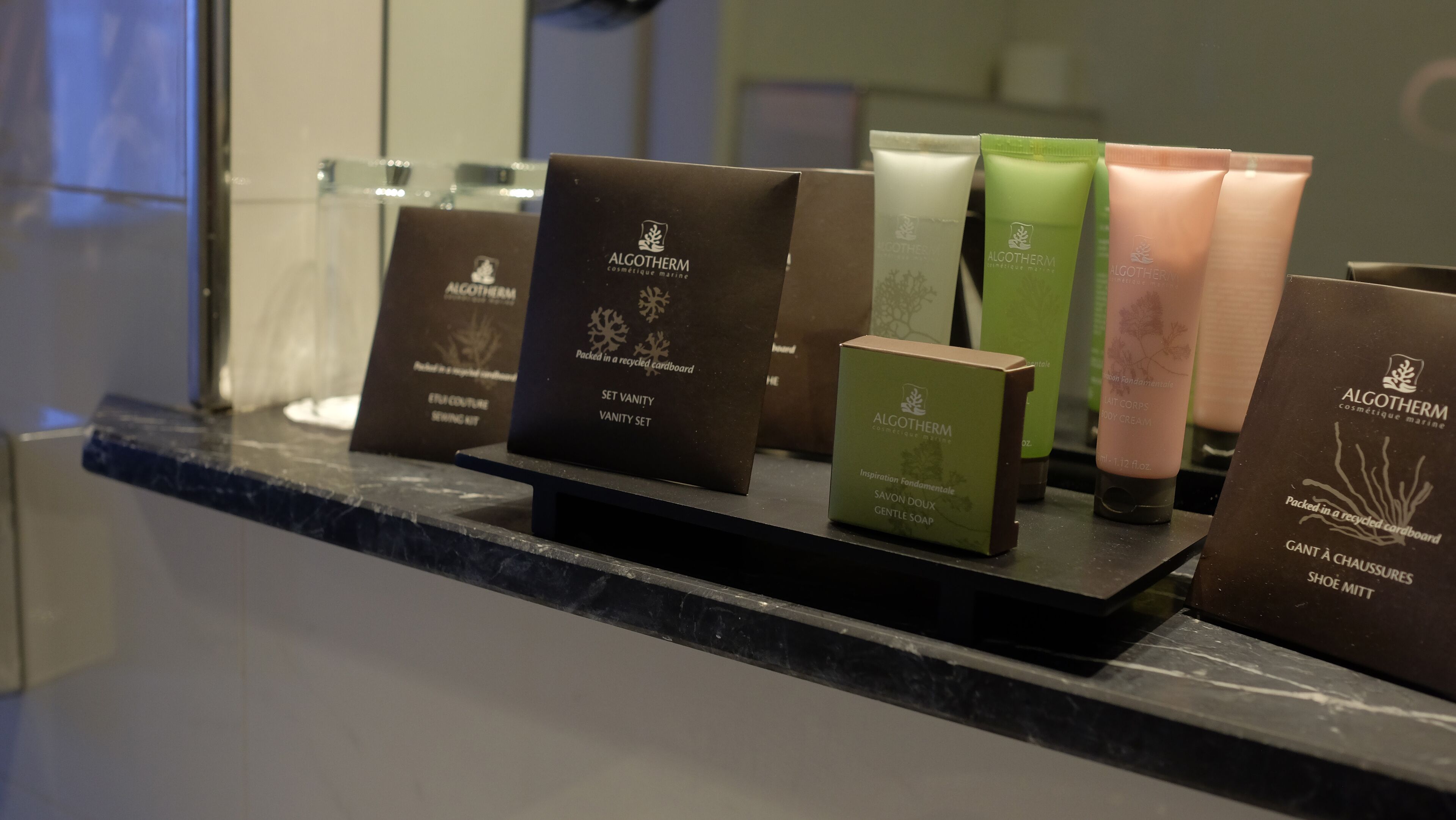 combined shower/bathtub, deep-soaking bathtub, free toiletries