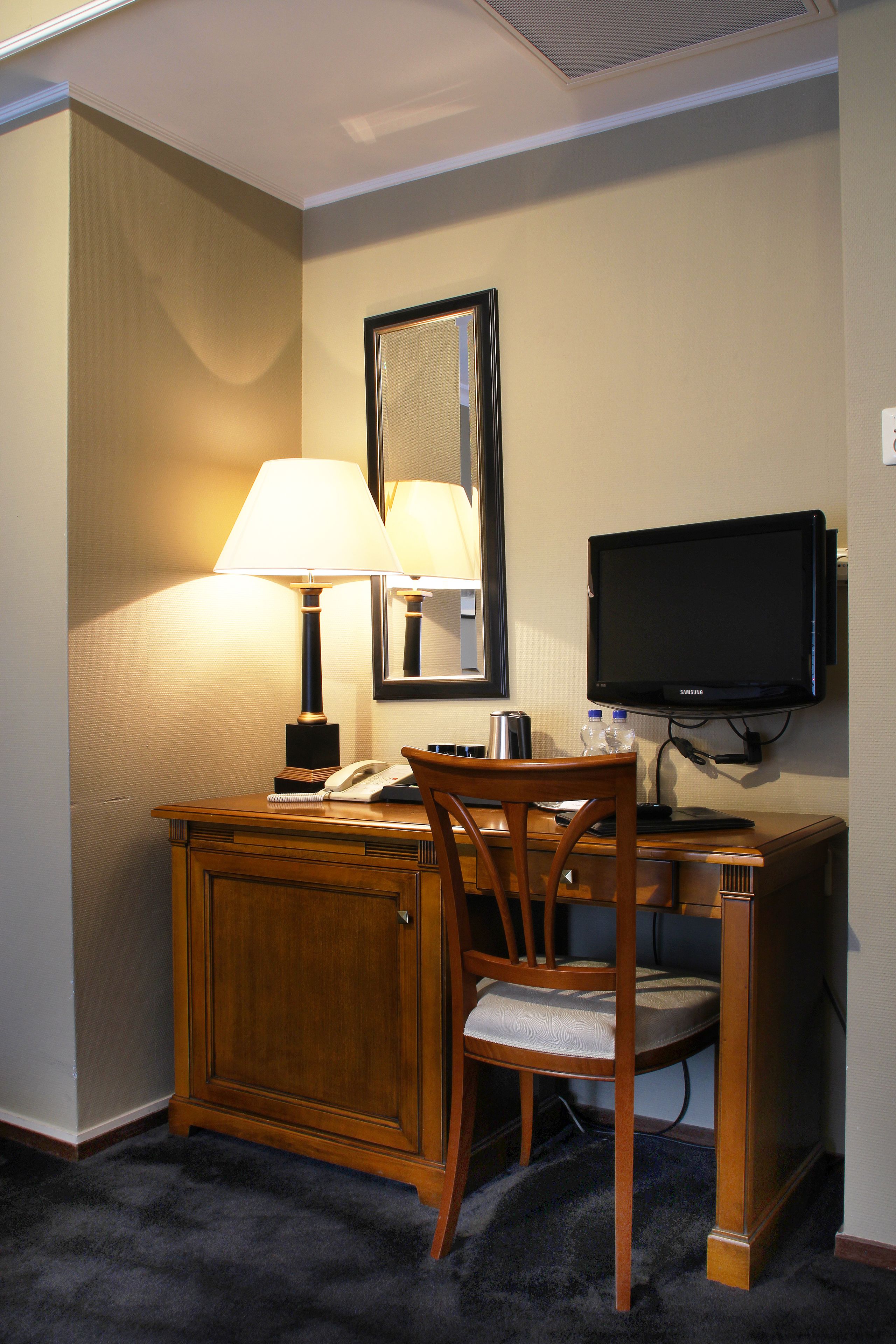 hypo-allergenic bedding, in-room safe, desk, laptop workspace