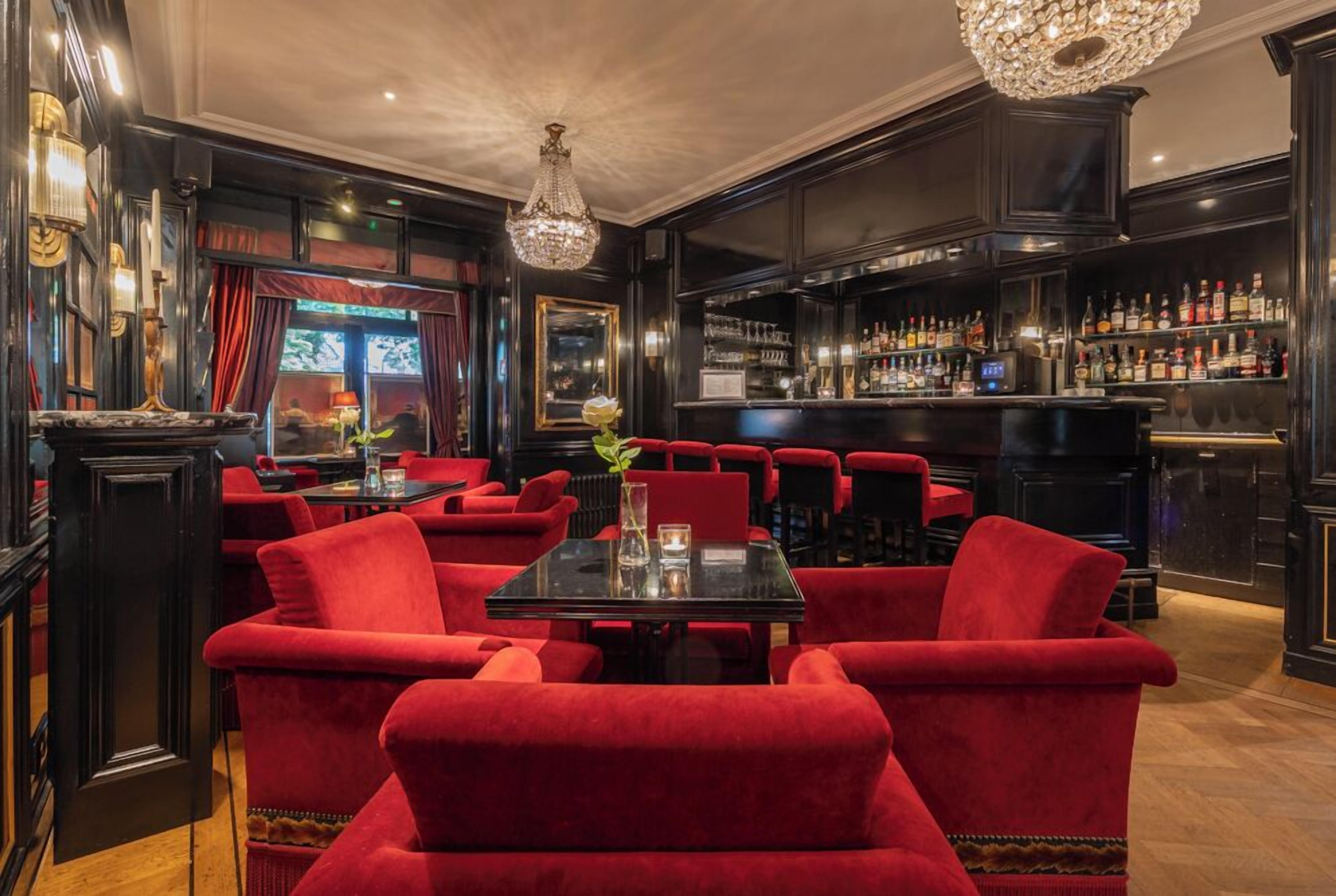 Bar lounge