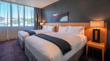 套房, 2 张大床, 塔楼 | 高档床上用品、办公桌、熨斗/熨衣板、免费婴儿床