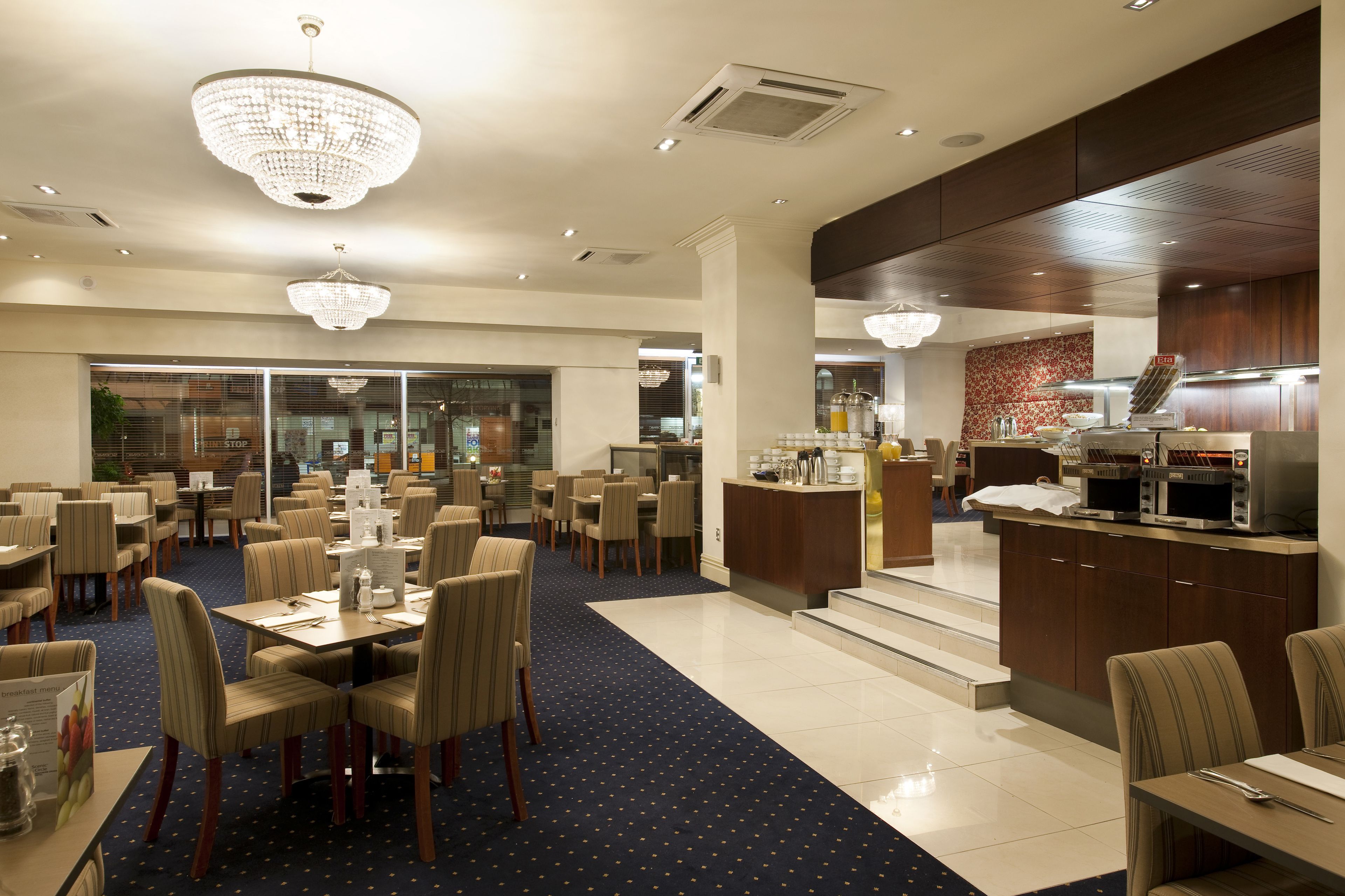 2 restaurants, breakfast served