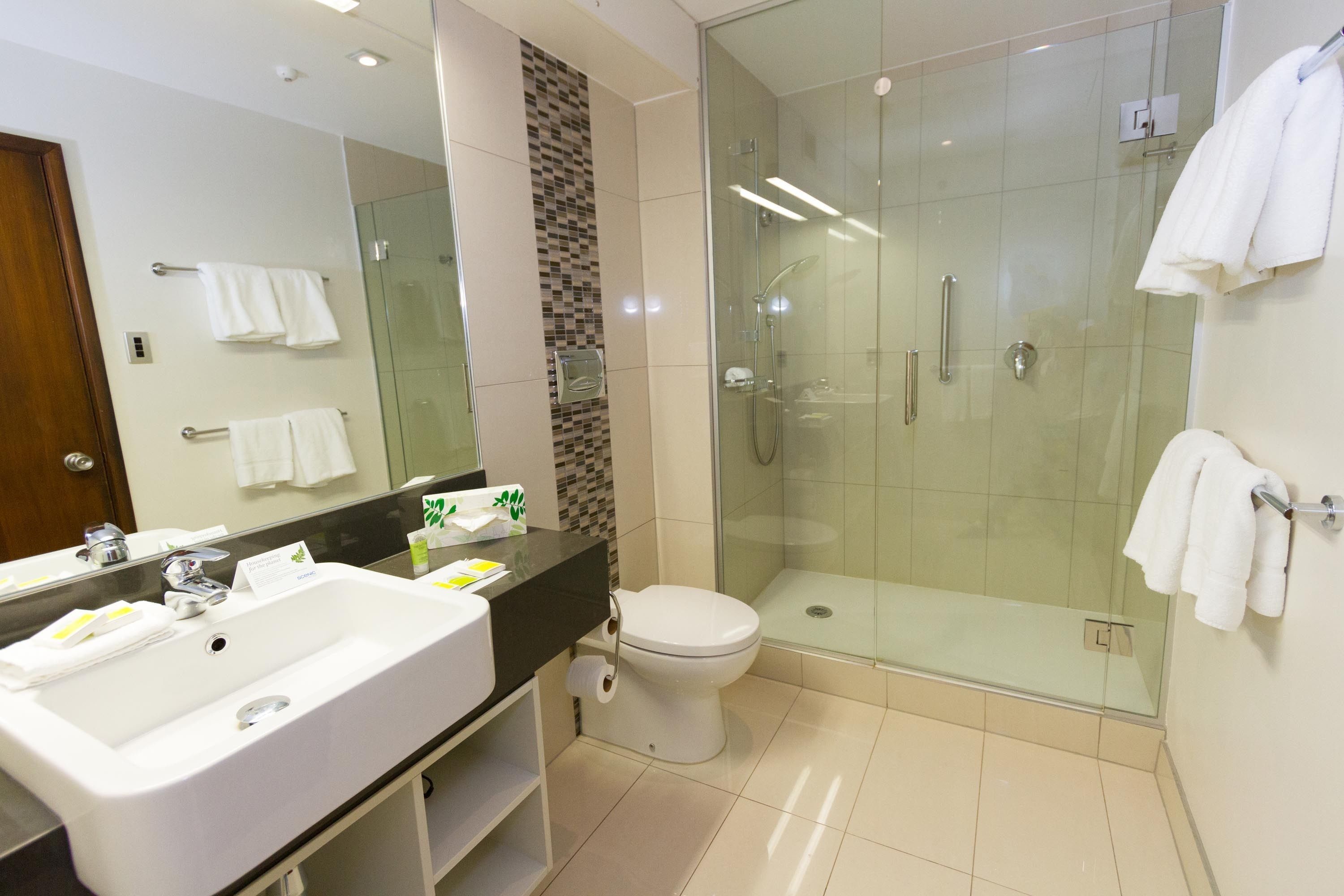 superior suite | bathroom | shower, free toiletries, hair dryer, towels