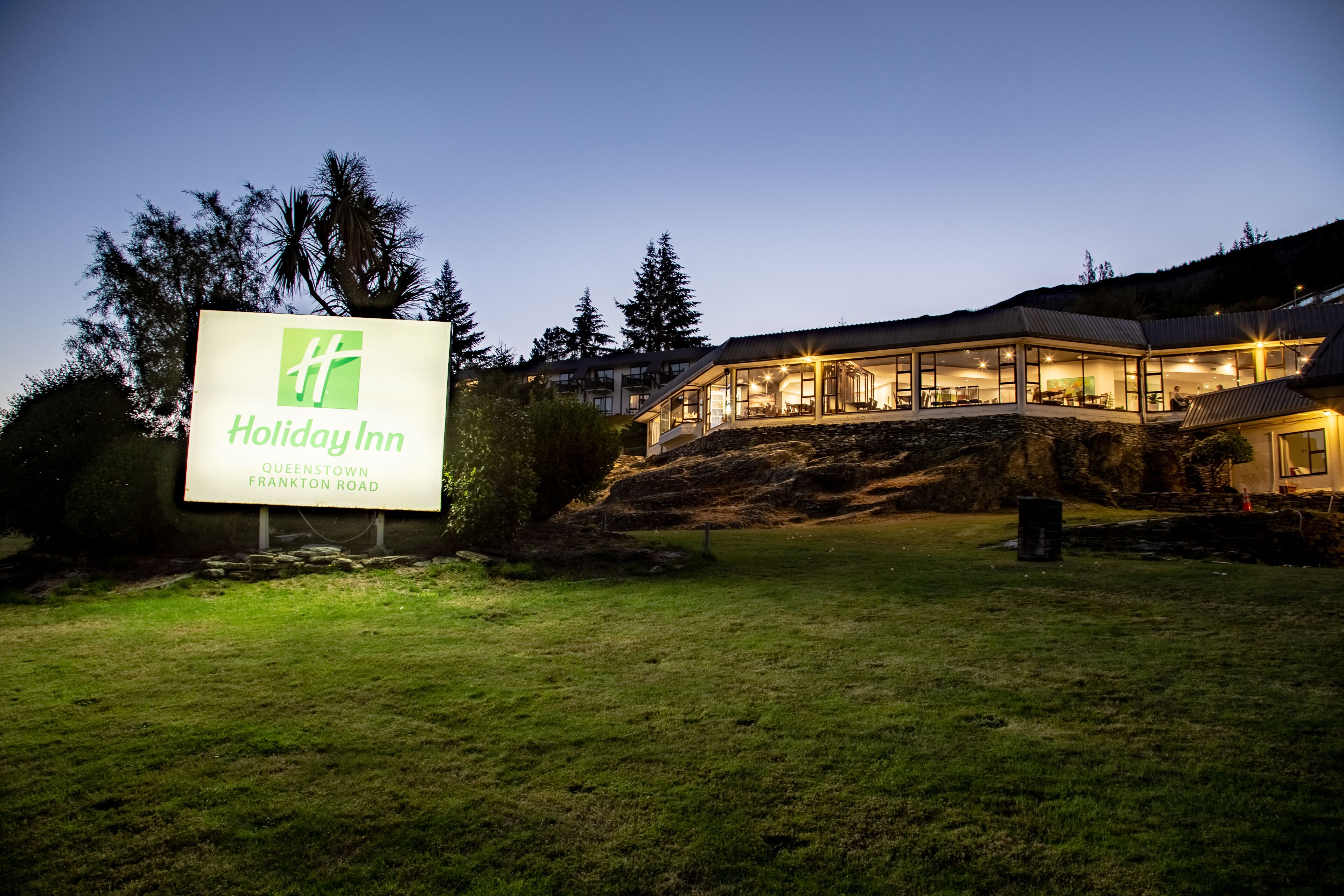 Photo - Holiday Inn Queenstown Frankton Road by IHG