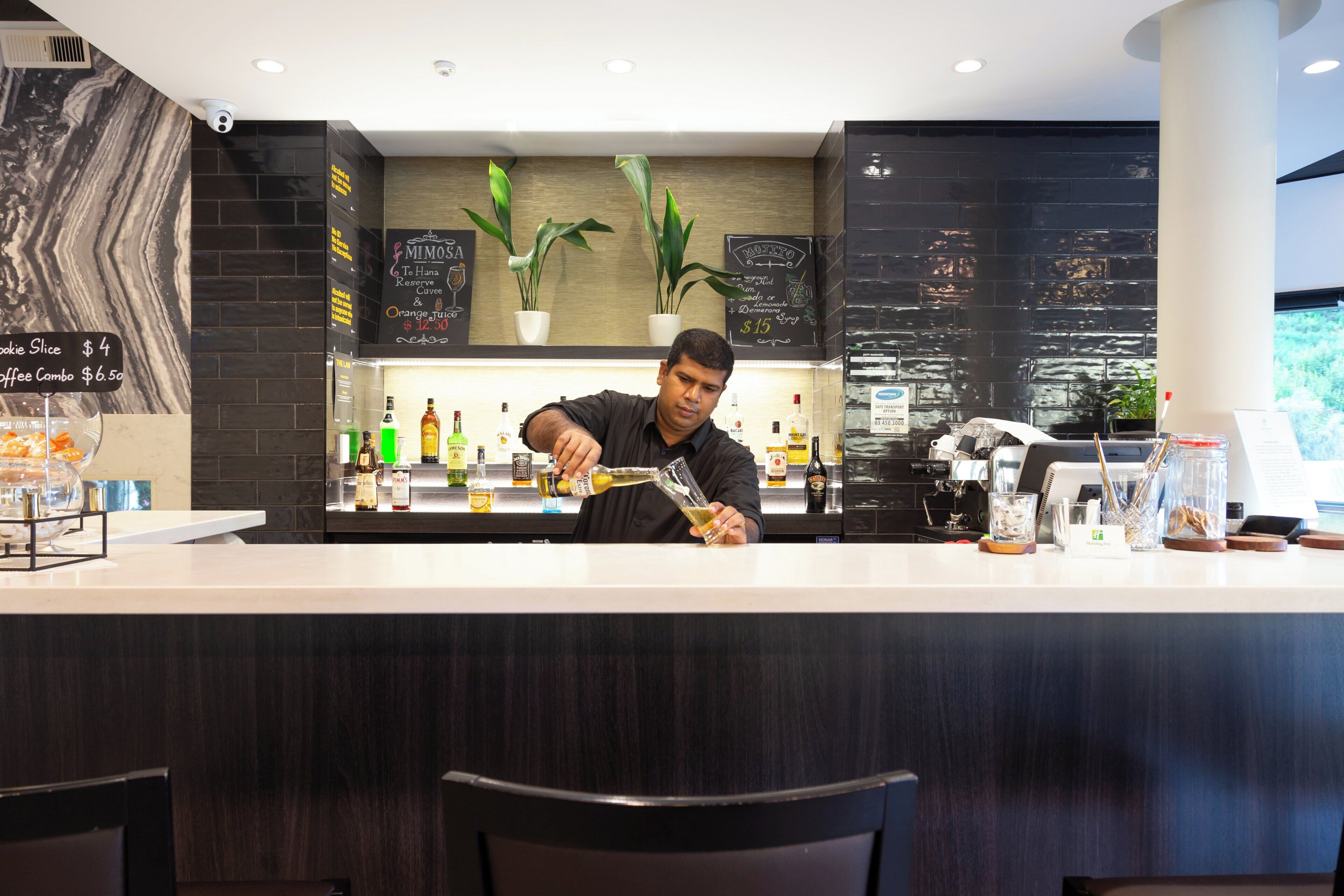 Photo - Holiday Inn Queenstown Frankton Road by IHG