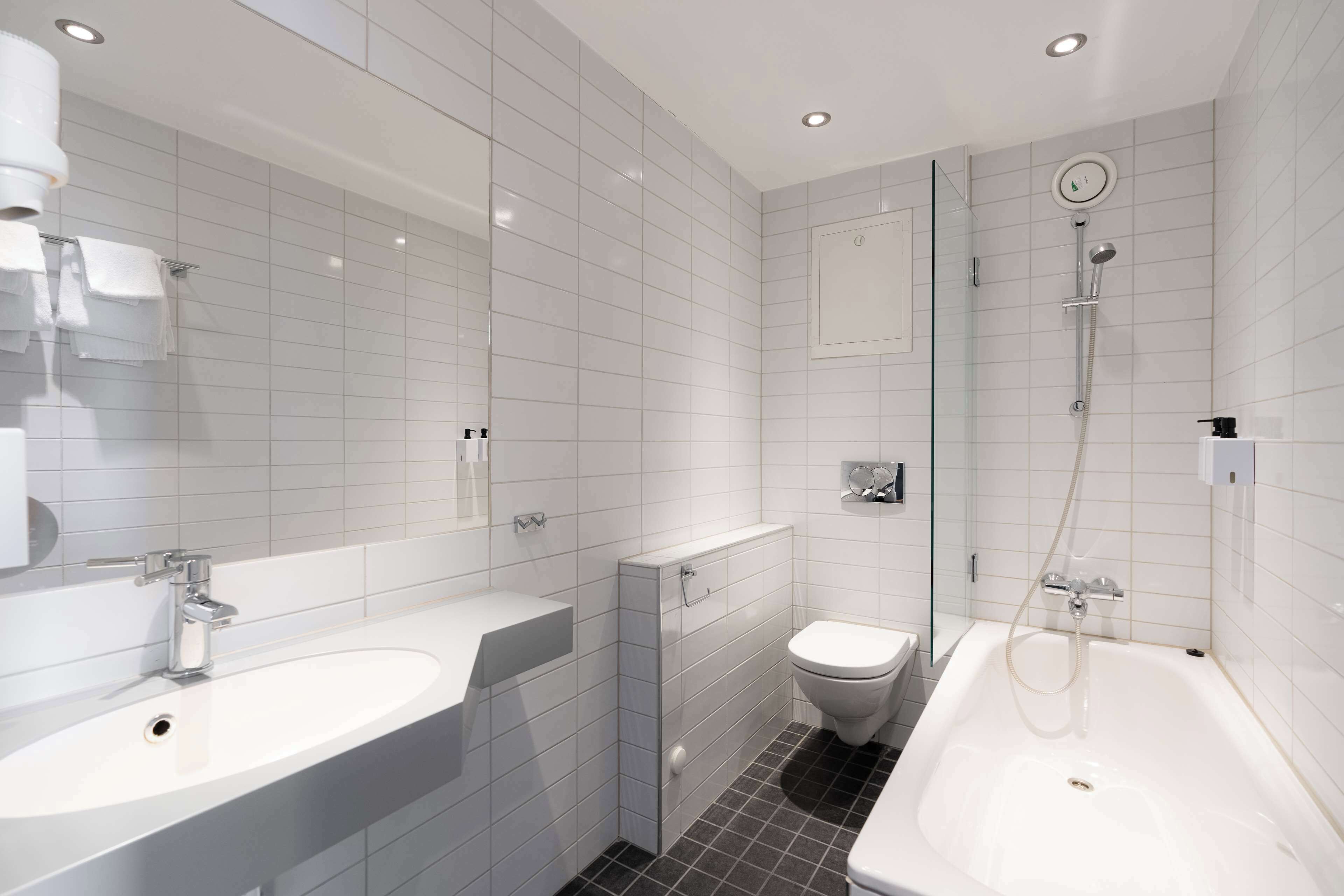 shower, free toiletries, towels