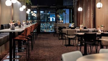 Ze serveren er ontbijt en diner