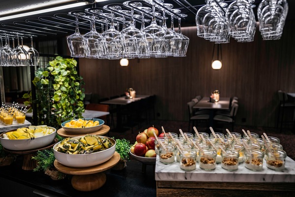 Serveert ontbijt en diner