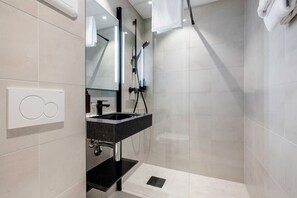Ducha, secador de pelo, toallas