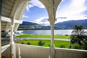 Room (Upgraded) | Balcony view