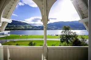 Room (Upgraded) | Balcony view - Fleischer's Hotel (Voss)