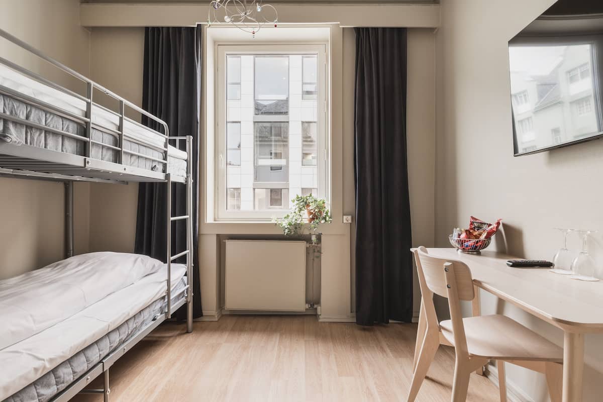 Colchones con pillow-top, escritorio y espacio para trabajar con laptop