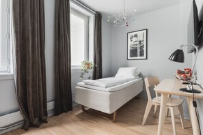 1 quarto, camas com colchões pillow-top, escrivaninha