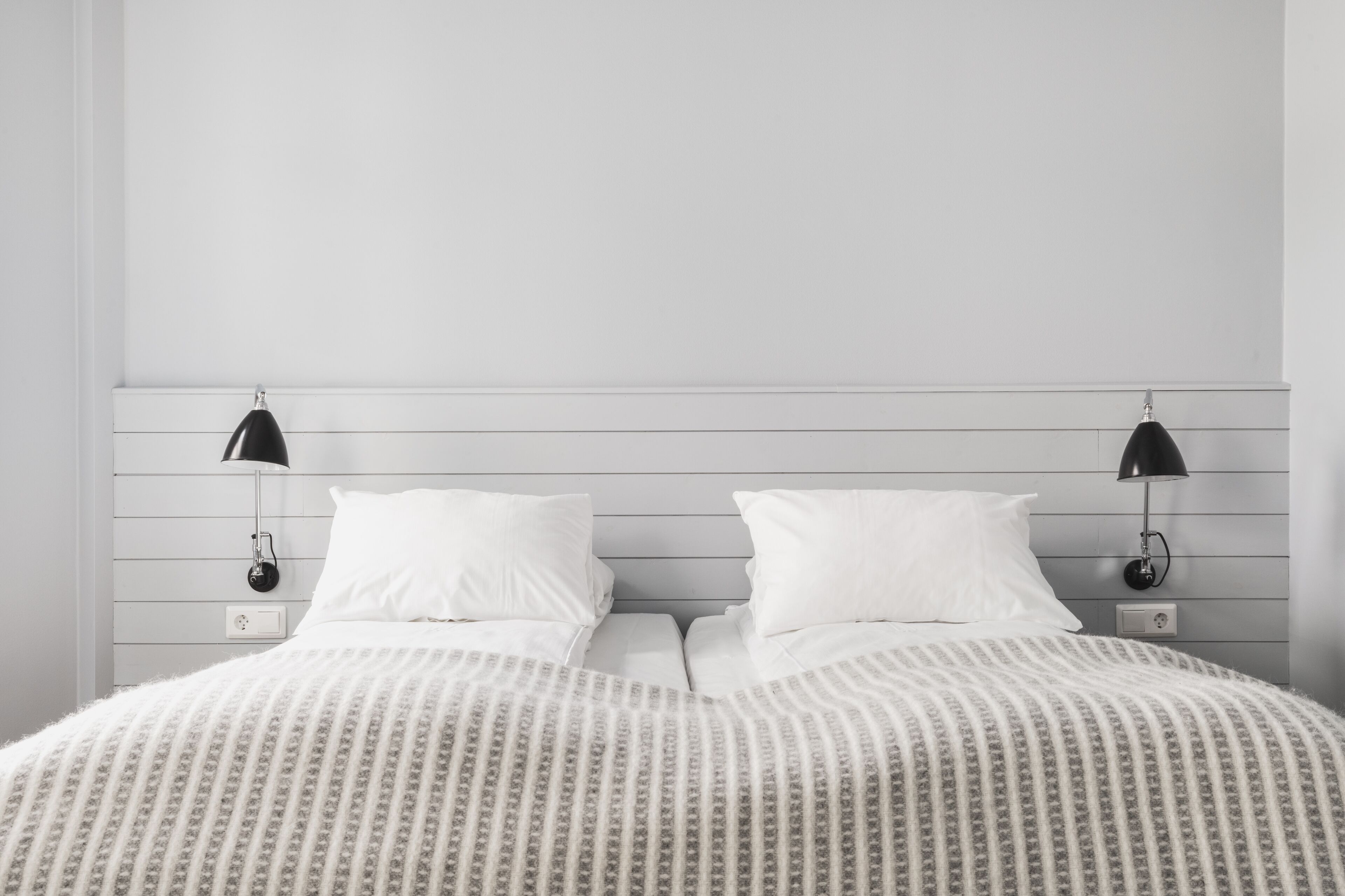 standard twin room | pillow-top beds, desk, laptop workspace, soundproofing