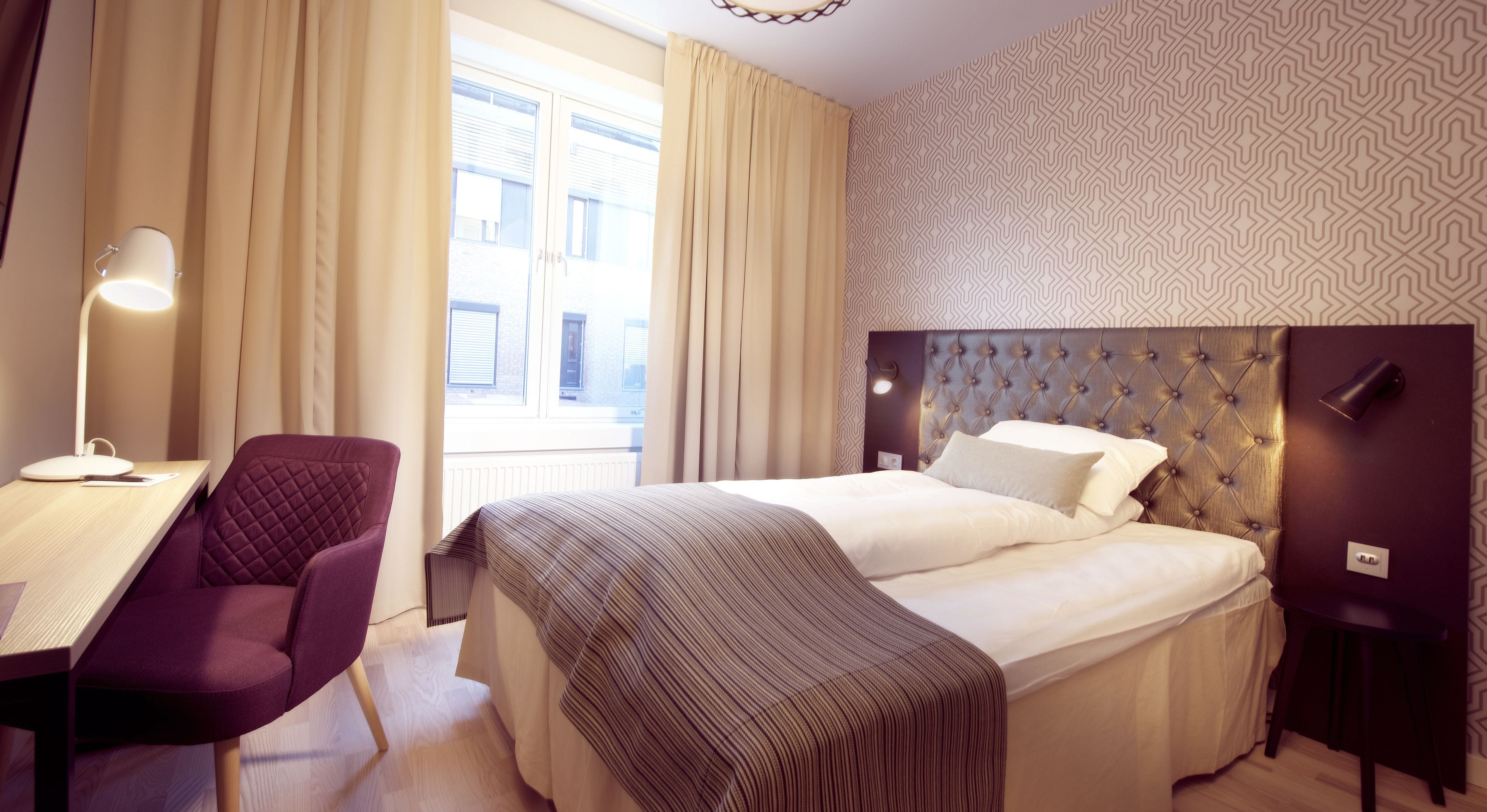 standard, 1, double bed, non smoking | pillow-top beds, desk, iron/ironing board, cots/infant beds