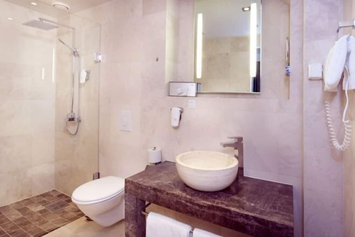 Baño | Amenidades de baño gratuitas, secadora de cabello, toallas