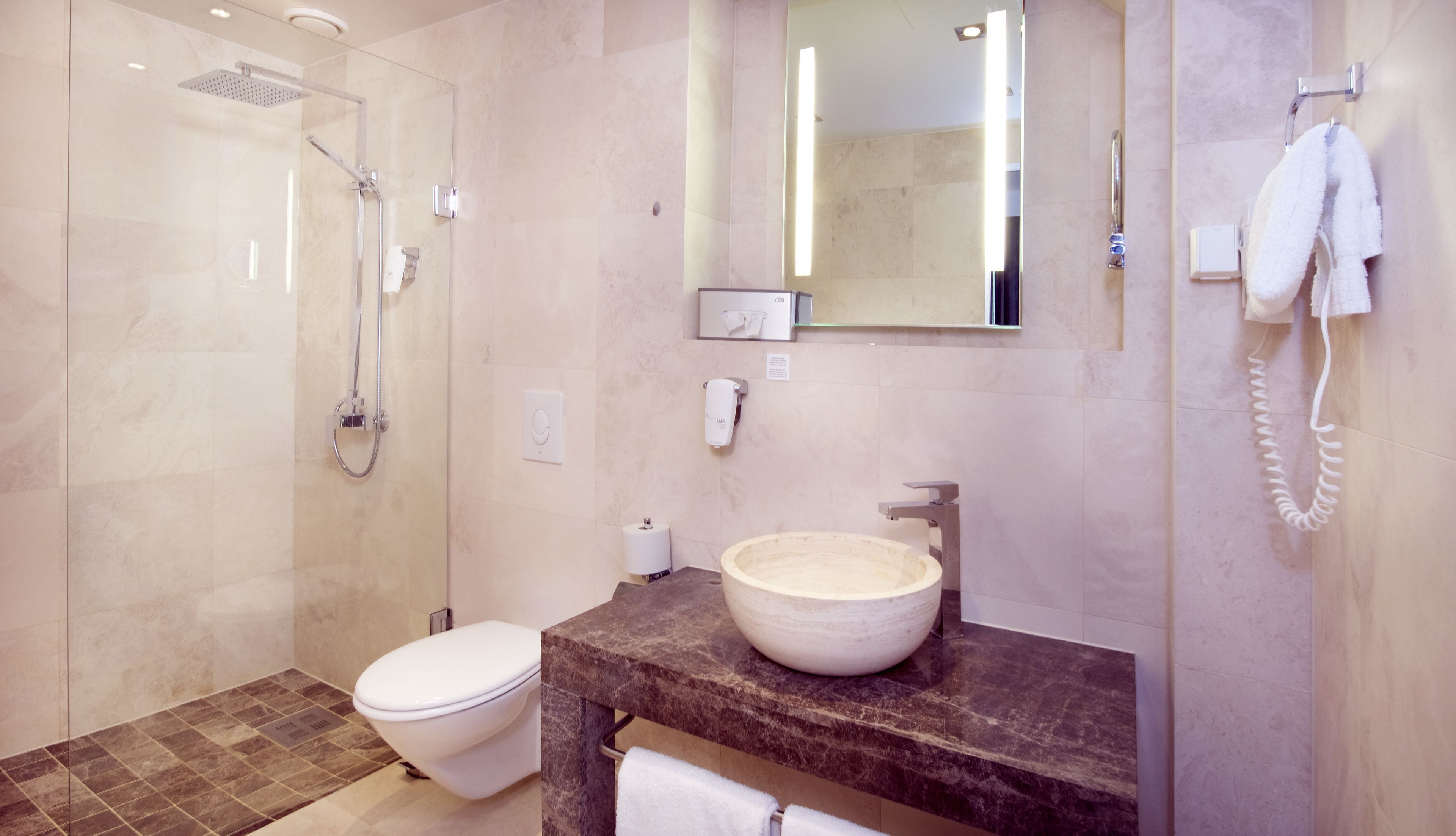 superior double room, 1 double bed, non smoking | bathroom | free toiletries, hair dryer, towels