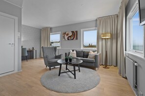 Pillow-top beds, desk, iron/ironing board, cots/infant beds - Home Hotel Astoria (Hamar)