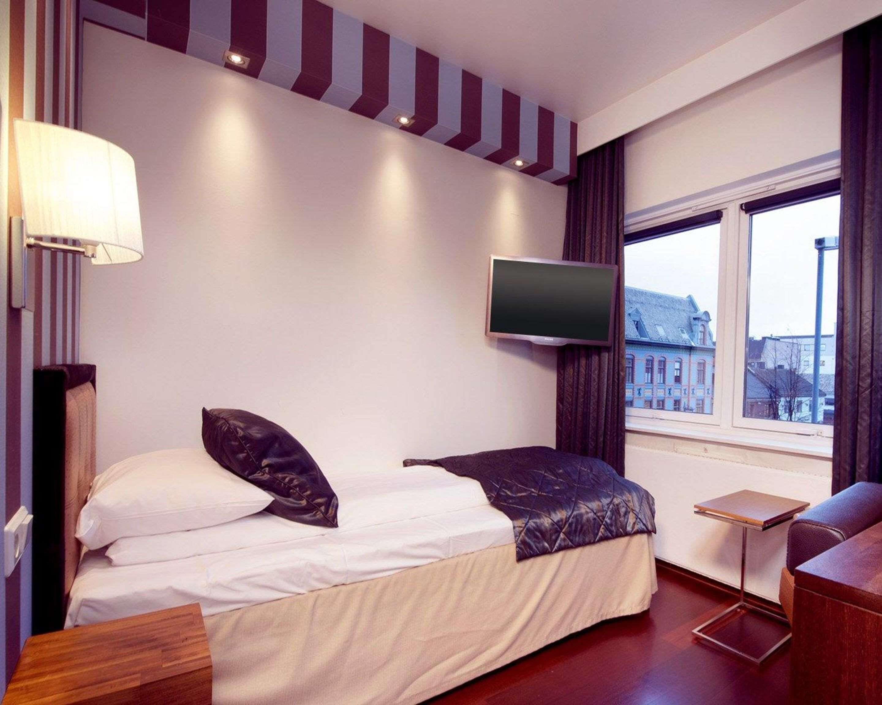 pillow-top beds, desk, iron/ironing board, cots/infant beds