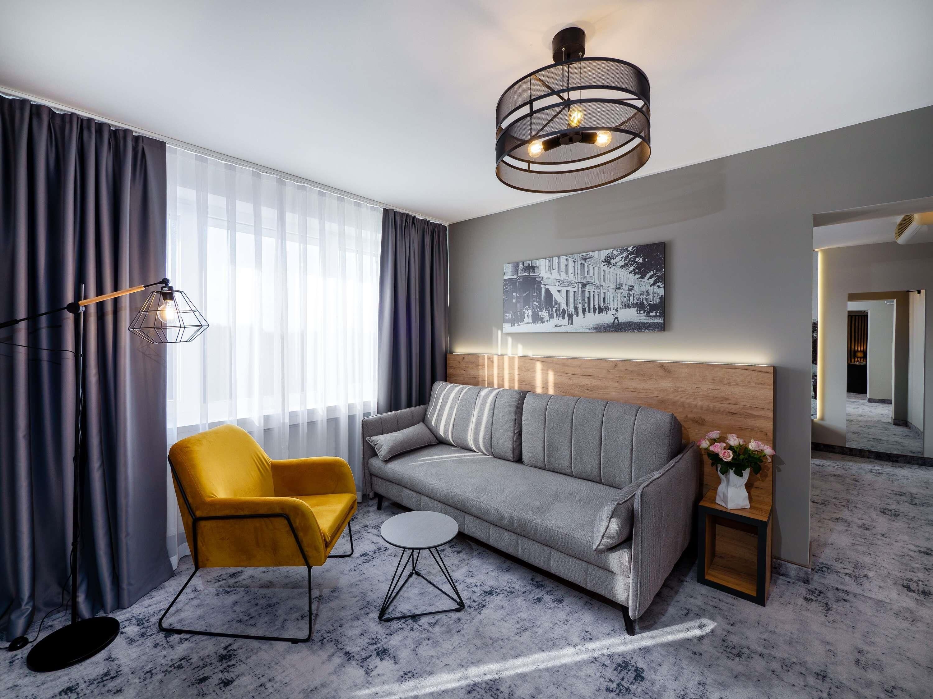 Suíte luxo, 1 cama de casal e sofá-cama | Frigobar, escrivaninha, cortinas blackout