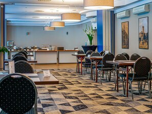 Tägliches Frühstücksbuffet (75 PLN pro Person)