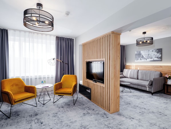 Deluxe-Suite, 1 Doppelbett und Schlafsofa | Minibar, Schreibtisch, Verdunkelungsvorhänge, Zustellbetten