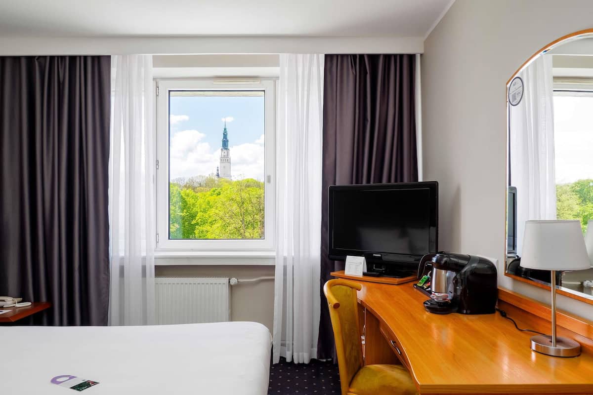 1 sovrum, minibar, skrivbord och mörklÀggningsgardiner
