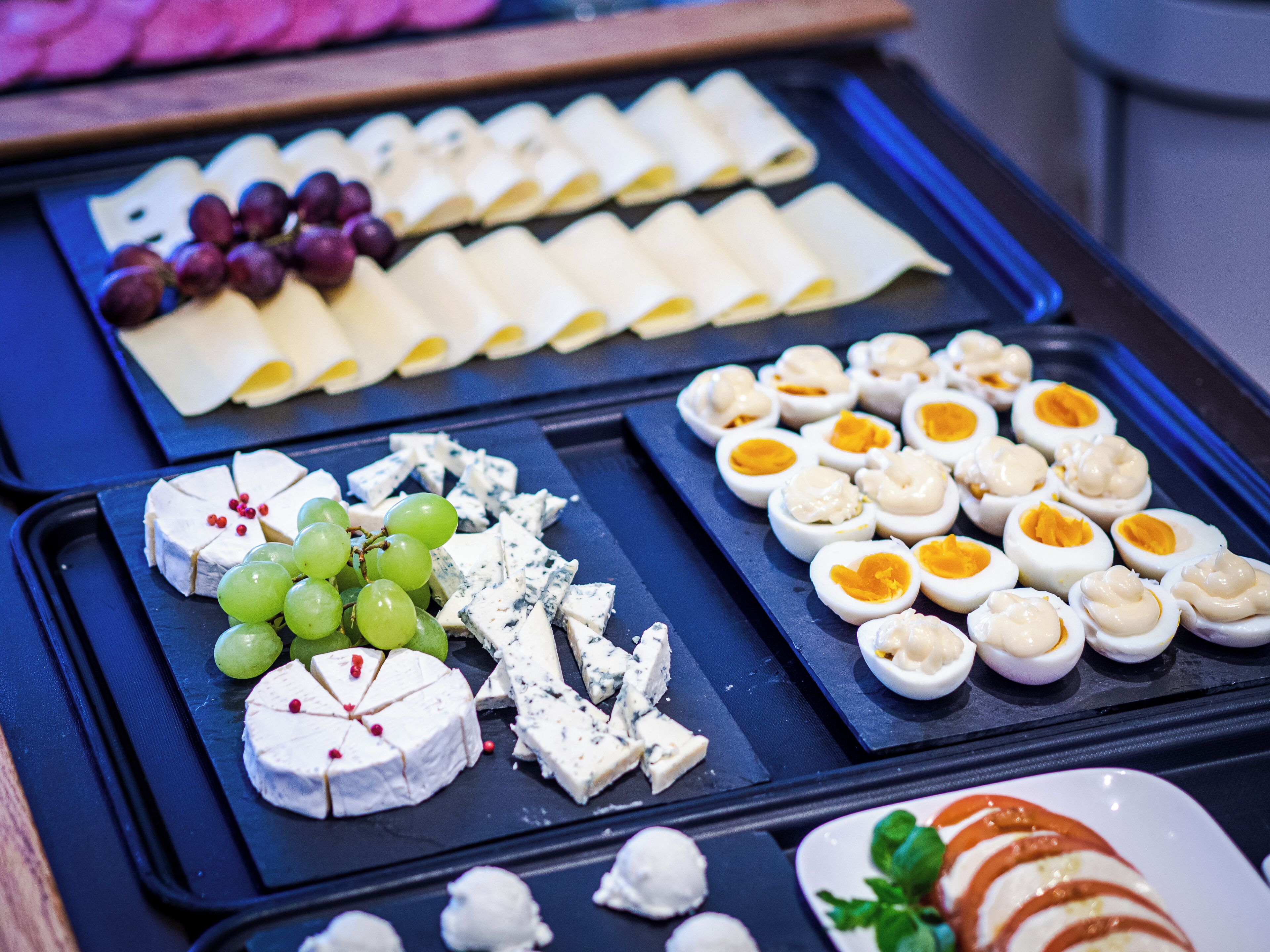 daily buffet breakfast (pln 75 per person)