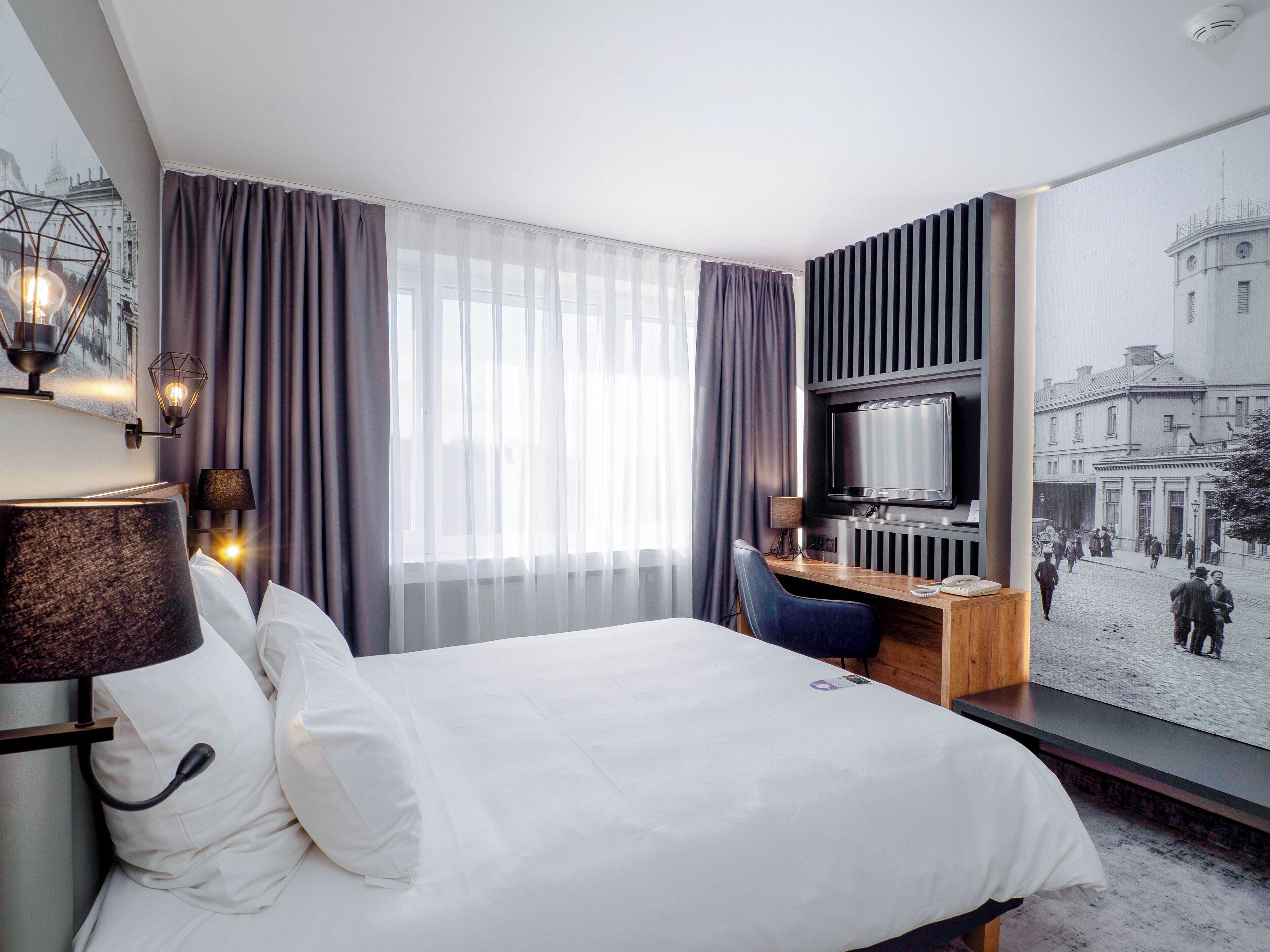 deluxe suite, 1 double bed with sofa bed | 1 bedroom, minibar, desk, blackout curtains