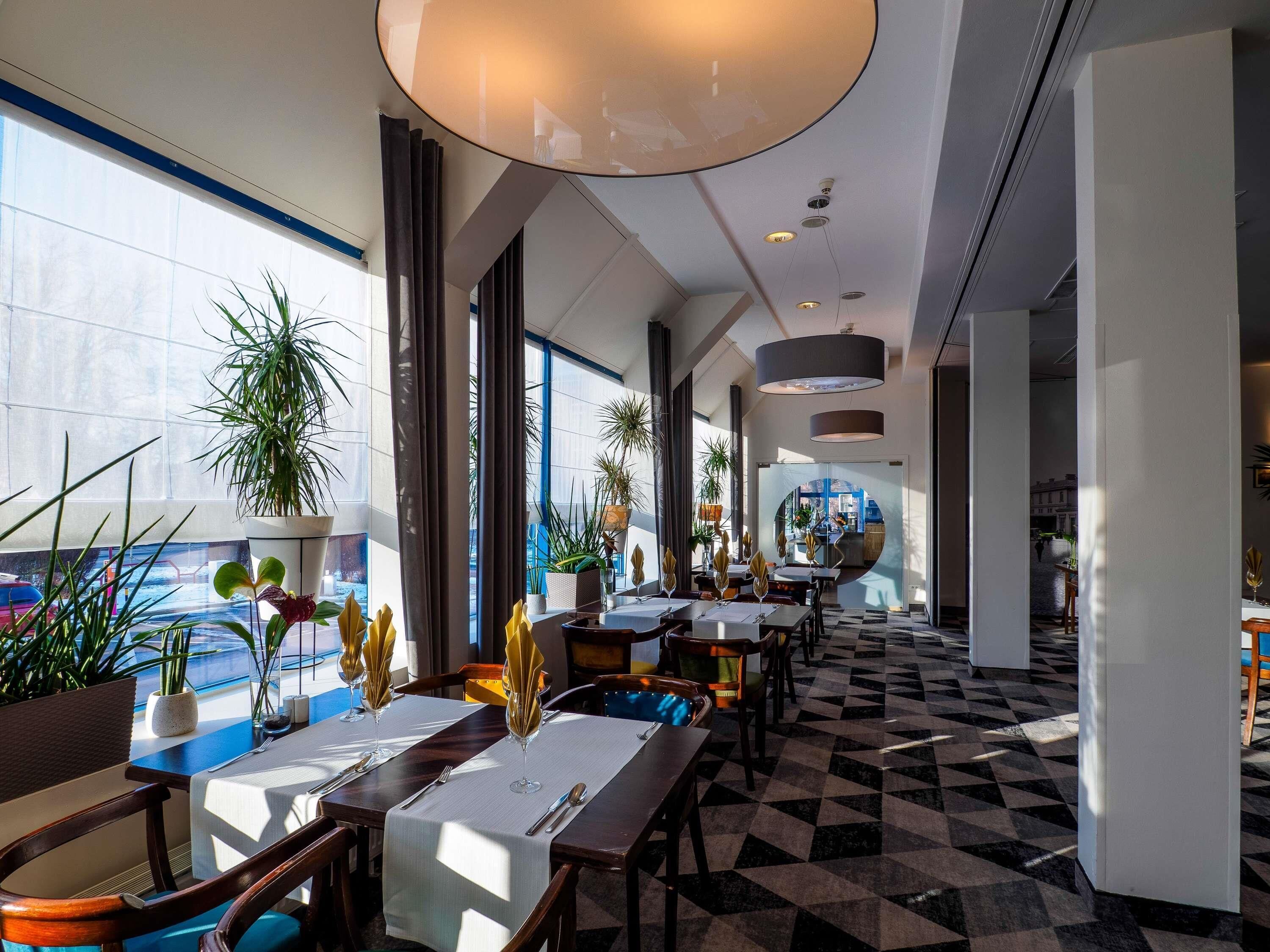 Breakfast, lunch and dinner served