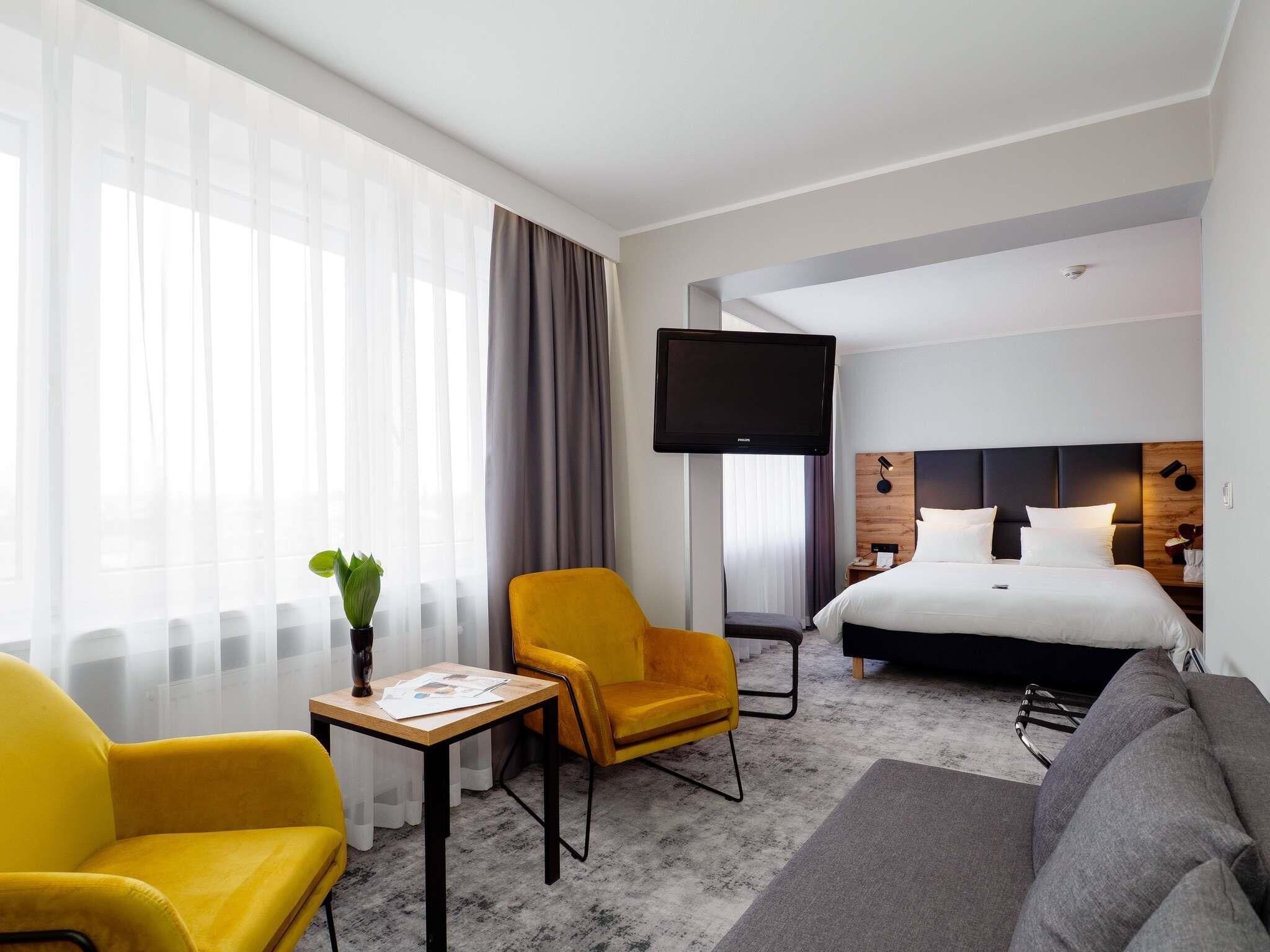 Familienstudio, 2 Doppelbetten | Minibar, Schreibtisch, Verdunkelungsvorhänge, Zustellbetten