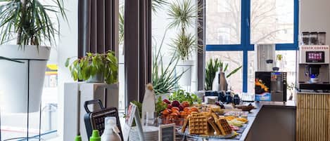 Desayuno buffet (PLN 75 por persona)