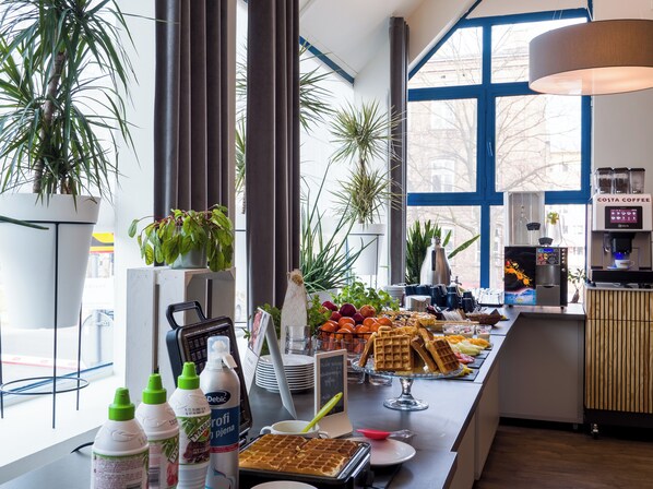 Café da manhã com buffet todos os dias (PLN 75 por pessoa) 