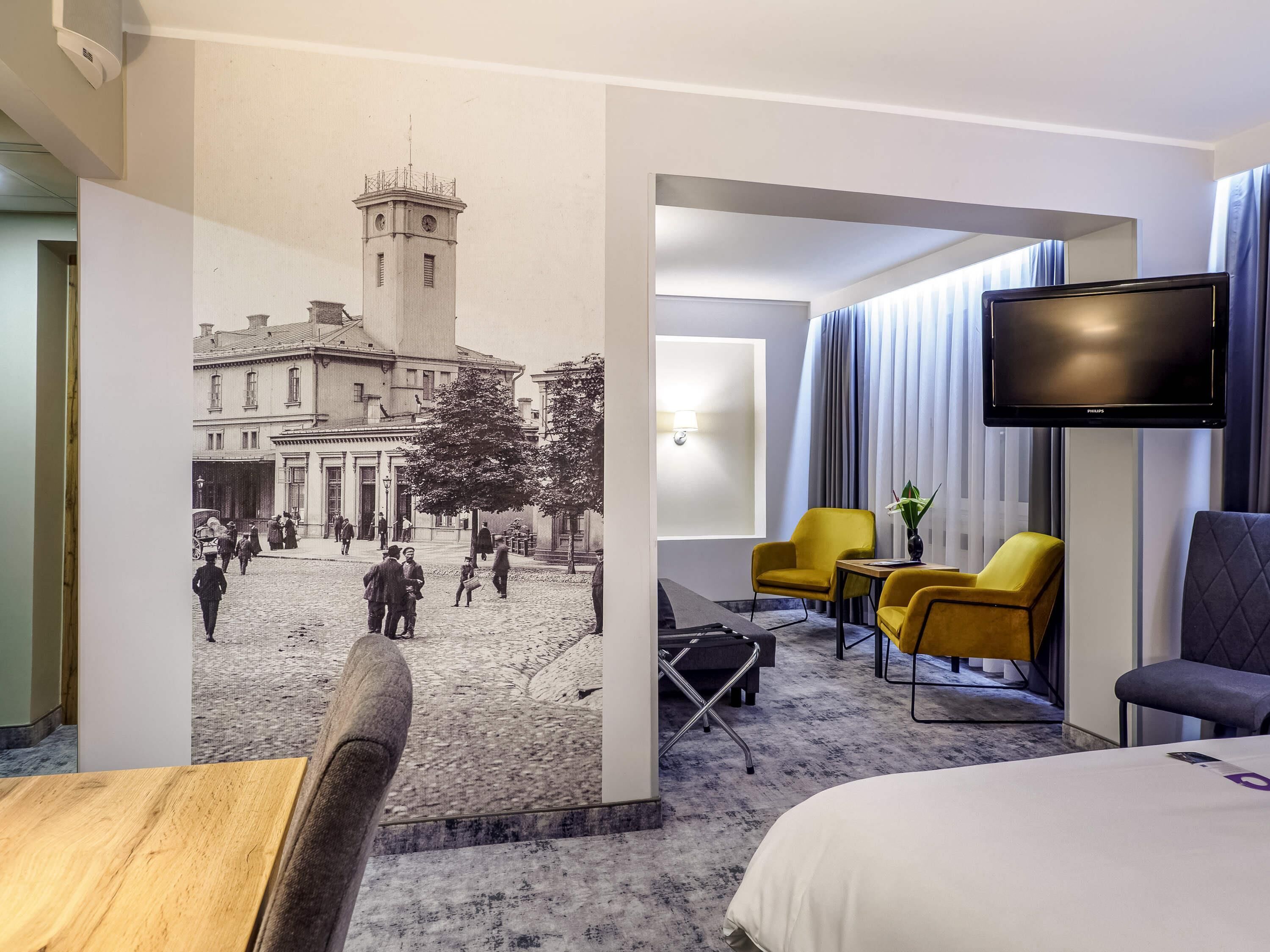 Family Studio, 2 Double Beds | Minibar, desk, blackout drapes, rollaway beds