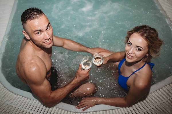 Couples treatment rooms, sauna, hot tub, steam room, body treatments