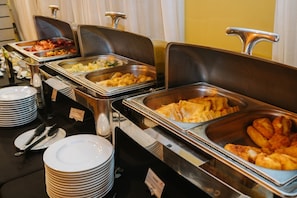 Tägliches Frühstücksbuffet gegen Gebühr