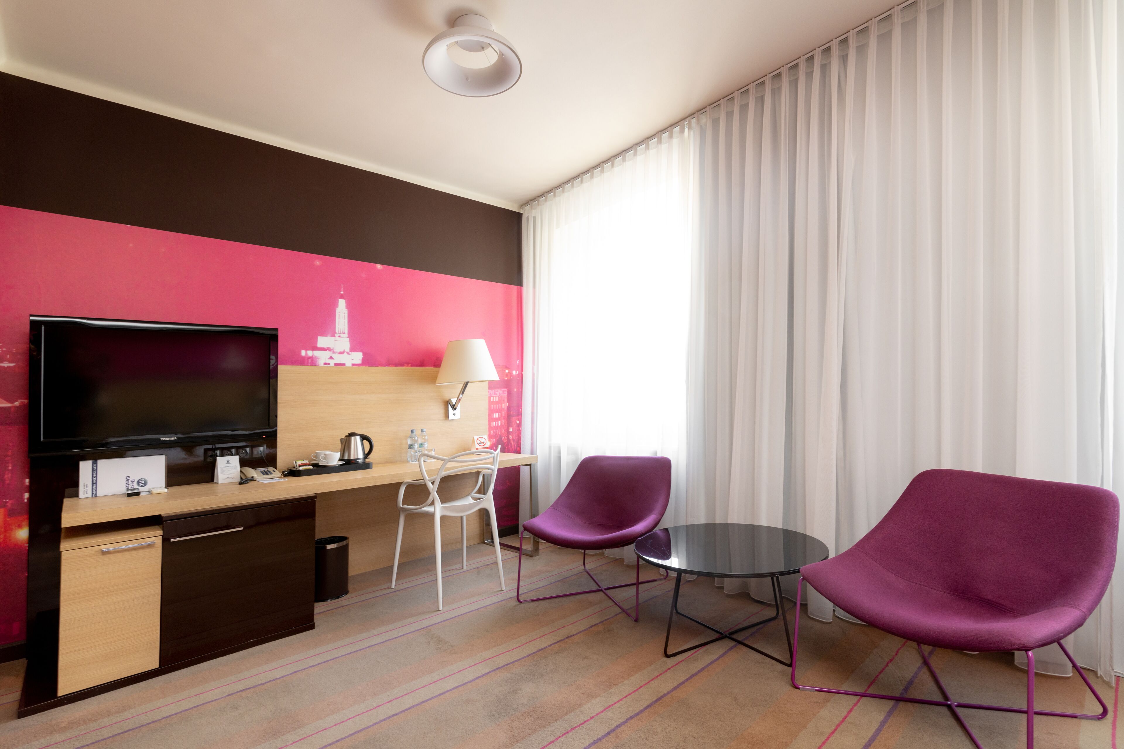 hypo-allergenic bedding, minibar, desk, laptop workspace