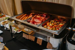 Daily buffet breakfast for a fee