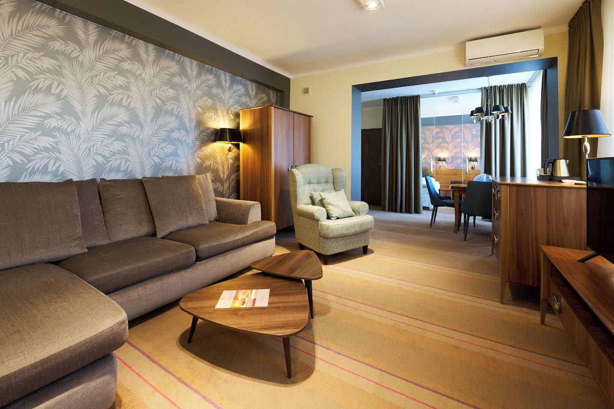 Hypo-allergenic bedding, desk, laptop workspace, blackout drapes