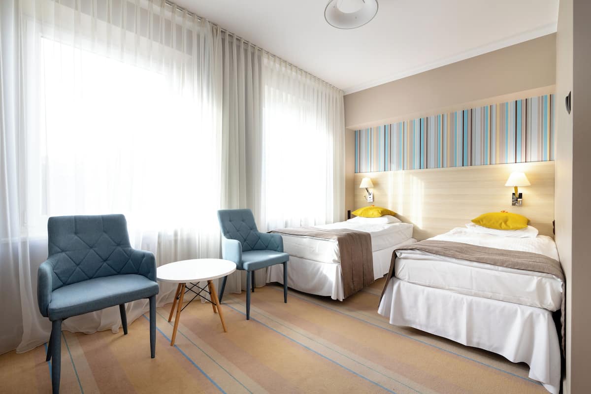 hypo-allergenic bedding, minibar, desk, laptop workspace