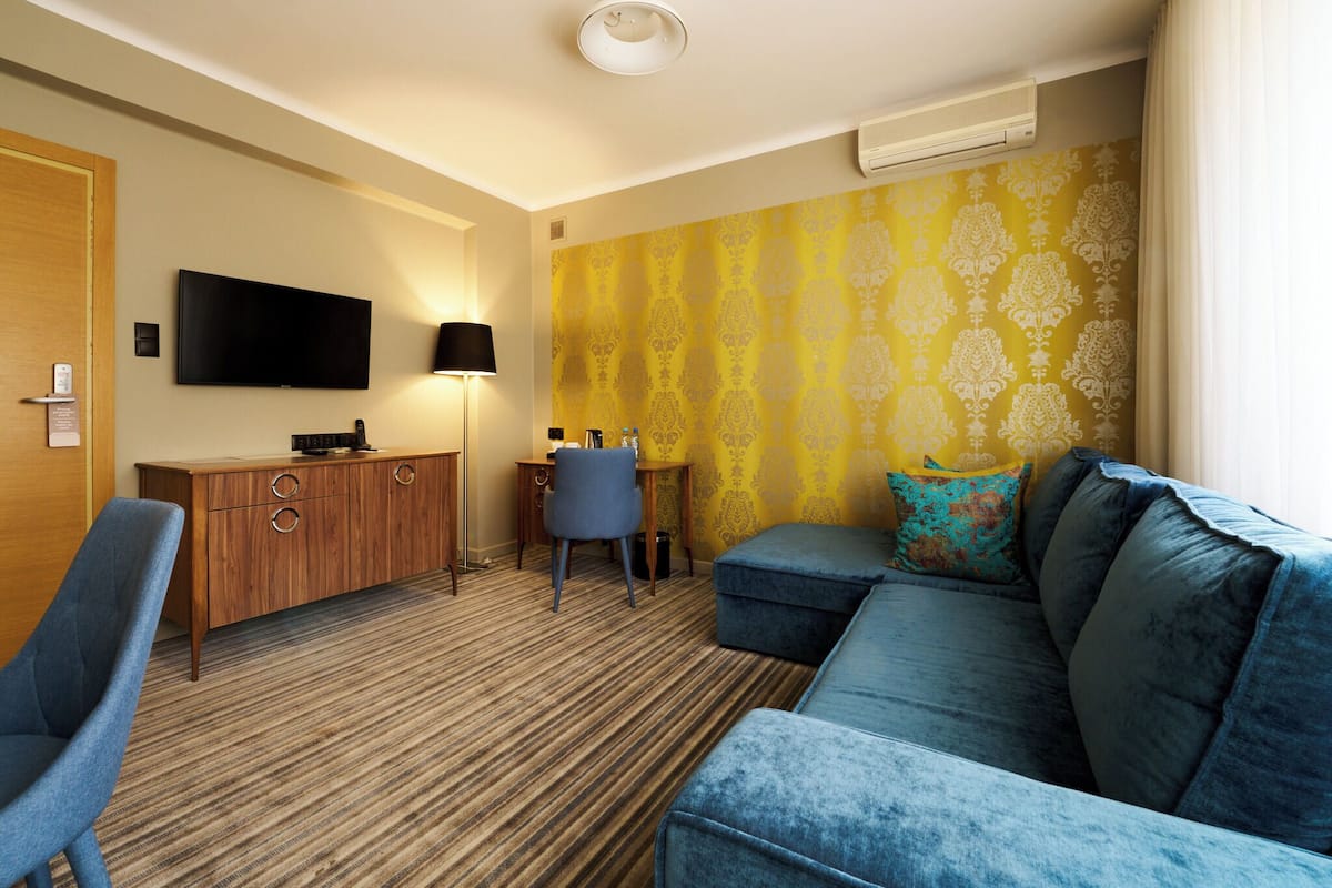 Hypo-allergenic bedding, desk, laptop workspace, blackout drapes