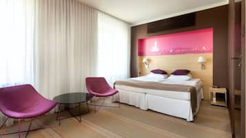 Comfort Room, 1 Queen Bed, Non Smoking (Quiet Location) | Hypo-allergenic bedding, desk, laptop workspace, blackout drapes