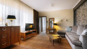 Suite, Multiple Beds | Hypo-allergenic bedding, desk, laptop workspace, blackout drapes