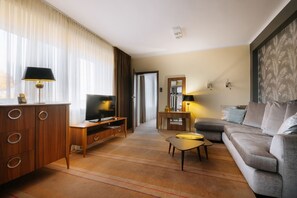 Suite, Multiple Beds | Hypo-allergenic bedding, minibar, desk, laptop workspace