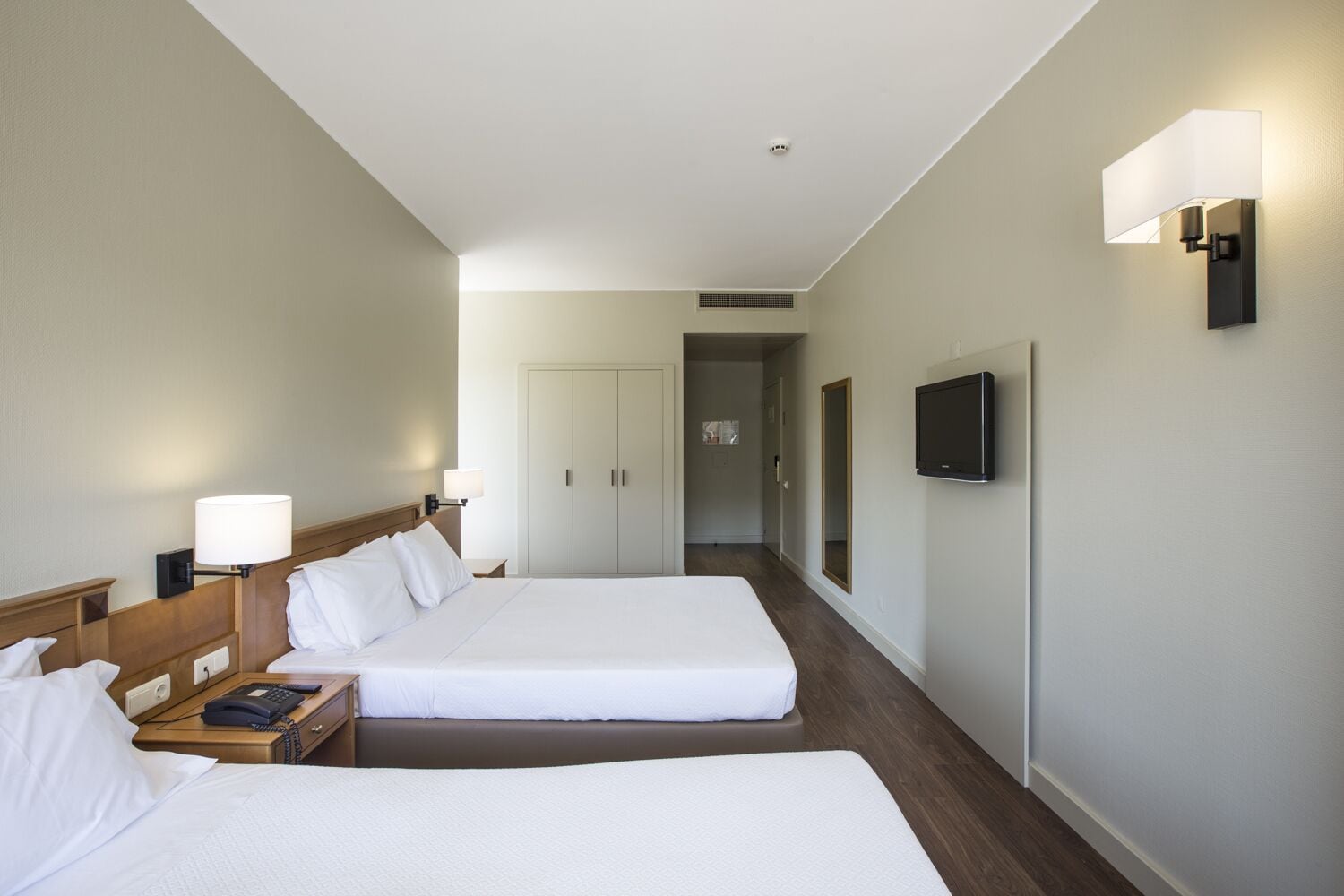 family room (2 adults + 2 children) | minibar, in-room safe, desk, blackout curtains